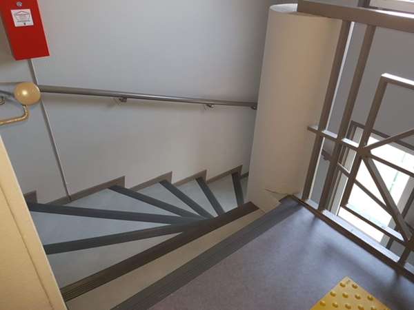 Cage d’escalier rénovée à Saint-Laurent-Blangy
