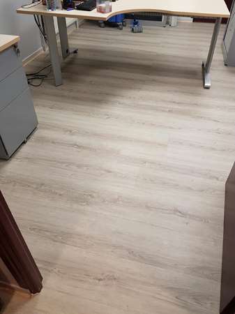 Lames PVC posées dans un point service à Douai