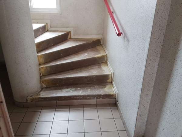 Palier à Saint-Laurent-Blangy avant rénovation